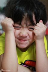 组图：5岁小萝莉走红微博 小天使萌化网友心