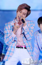 组图：SHINee等亮相活动 Rainbow等T台走秀