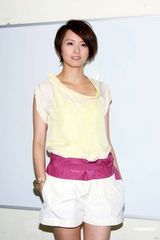 幻灯：林峰梁泳琪等录制节目 邓丽欣热舞不顾颈伤