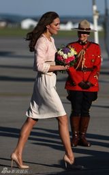 组图：英国凯特王妃频频亮相 偏爱优雅装扮