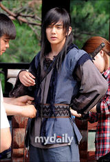 组图：俞承浩新剧《武士》公开拍摄 众主演古装亮相