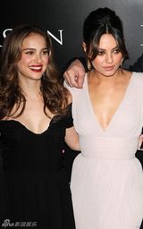 高清图：《黑天鹅》纽约首映 娜塔莉-波特曼艳光四射