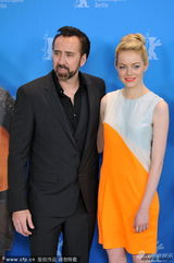 组图：《克鲁德一家》记者会 艾玛斯通靓丽迷人