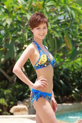 组图：2011港姐泳装示人 众佳丽丰胸美臀抢镜