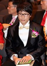 高清图：第30届韩国影评奖颁奖礼 姜东元获奖