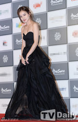 组图：群星闪耀第18届釜山国际电影节红地毯