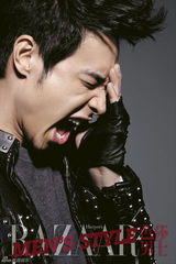 组图：潘玮柏登《芭莎男士》 出道十年容颜不老