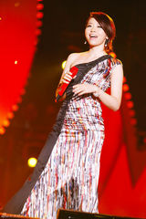 组图：张靓颖亚洲音乐节获杰出艺人奖 劲歌闪耀首尔