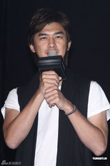 组图：陈柏霖抵制“男男吻” 否认针对《犀利人妻》