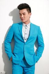 组图：蒋毅全新蓝色西装写真英俊帅气