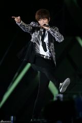 高清图：少时EXO等众韩团热舞放歌梦想演唱会