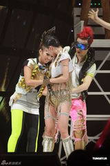 组图：蔡依林香港演唱会收官 服装饰物频掉落