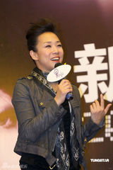 幻灯图集：林忆莲来京开唱“一〇忆莲” 赞后辈歌手