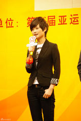 幻灯图集：李宇春任亚运形象大使 愿为盛会做球童