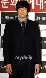 组图：韩星李多海苏志燮等盛装出席韩国文艺颁奖礼