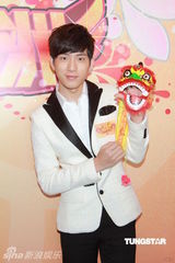 组图：郭书瑶井柏然牵手献唱亚视 张敬轩盼解封