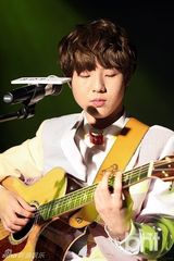 组图：刘承宇出席出道专辑发布尽显可爱魅力