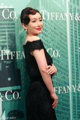 组图：群星助阵发布会 巩俐戴过亿珠宝显女王气质