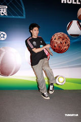 高清：关楚耀谢卫兰寄语祝福 坦言未收其演出邀请