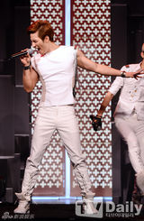 组图：韩新男女团携手举行SHOWCASE博眼球