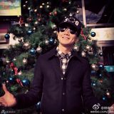 组图：众星欢乐庆圣诞 Angela可爱林志玲性感