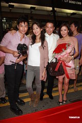 组图：谢天华拍新剧 闹市向杨怡求婚