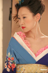 组图：王菀之10月首开个唱 穿和服演绎狂野