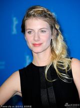 组图：《里斯本夜车》发布 主演争当表情帝