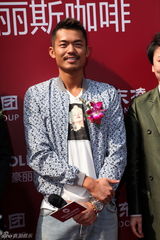 组图：林丹开咖啡馆谢杏芳站台 现场亲制咖啡