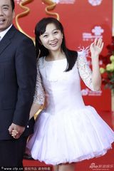 北京电影节红毯黯淡 章子怡灿笑蒋雯丽似修女