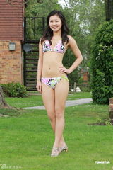 组图：香港小姐竞选泳装秀 陈百祥称本届水平高