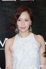 组图：乐基儿计划携母出游 文咏珊花朵裙亮眼