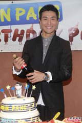 组图：陈展鹏望另一半爱运动 缘分到随时结婚