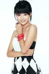 组图：女星林园最新写真 鬼马精灵展淑女风范