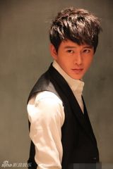 组图：黄明写真帅气硬朗 欲挑战黄晓明望毁容出演