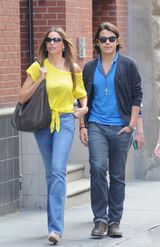 组图：美丽辣妈索菲亚与帅儿子纽约购物