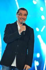 高清组图：巨星云集慈善中华行 陈小春婚后首献唱