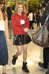 组图：少女时代出席SM巡演 个性机场装展不同风采