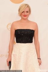 组图： 《广告狂人》伊丽莎白-莫斯亮相艾美