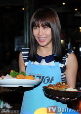 组图：韩片《KOREA》观影数百万 河智苑裴斗娜谢票