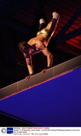 组图：截肢男参加英国星跳跃 人残志坚令人钦佩