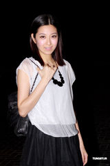 幻灯图：无线高层乐易玲庆生 黄宗泽等道贺两手空空 