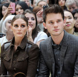 组图：纽约名媛奥利维亚帅气亮相伦敦时装周