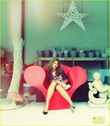 组图：碧昂斯更新家庭聚会照 和Jay-Z玩秋千