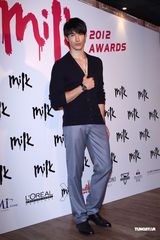 组图：林俊杰获票选人气男艺人 谢谢周杰伦相挺