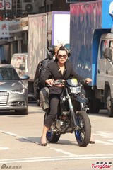 组图：《变4》香港街头拍摄 李冰冰造型曝光