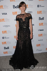 《安娜-卡列妮娜》首映 凯拉-奈特莉携手裘德-洛