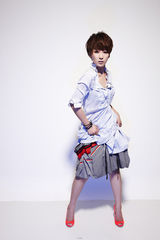 组图：谢楠完美混搭清新狂野 美女主播的英伦摇滚