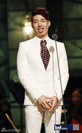 组图：孙浩英《歌剧明星》获胜 严智苑主持礼服抢眼