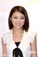 幻灯：《叶问前传》杀青 黄奕爱上咏春徐娇变身淑女